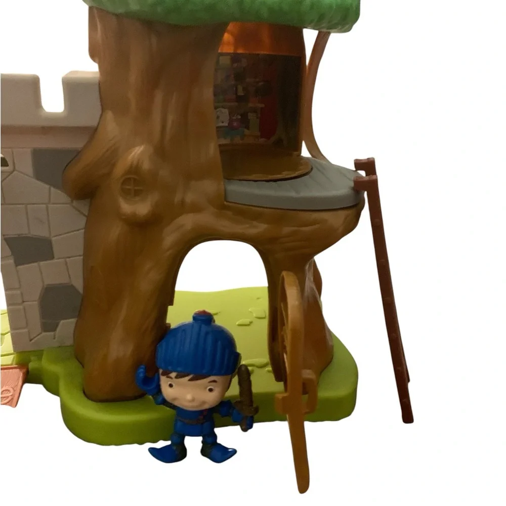 Mike The Knight Adventure Castle Playset with Figures